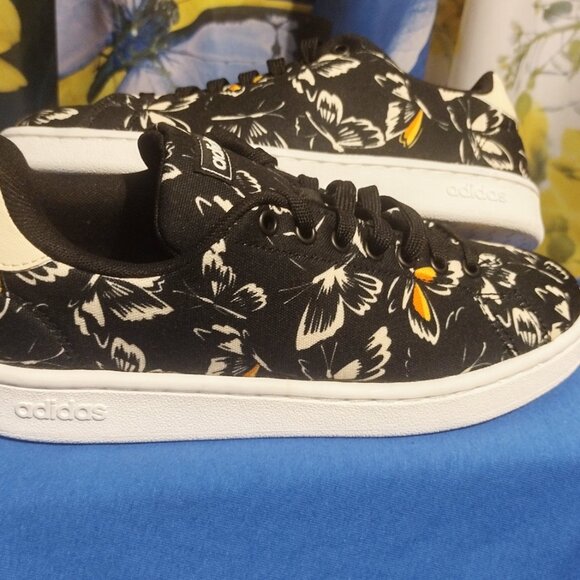 Brand New BUTTERFLY ADIDAS - Picture 3 of 5